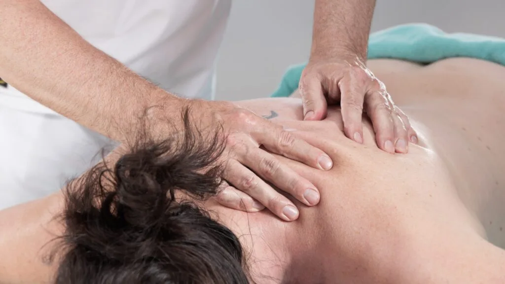 Rücken- und Nackenmassage Rücken- und Nackenmassage